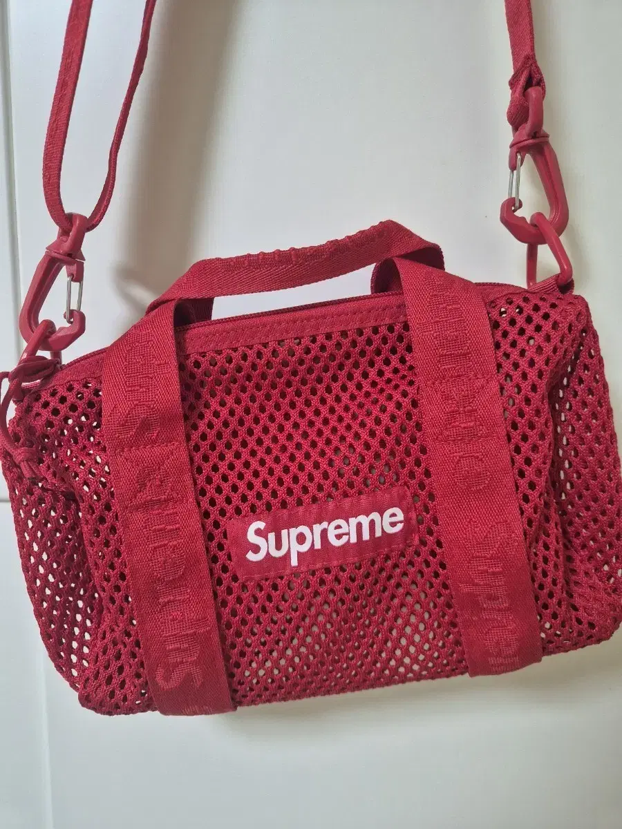 美品 25ss Supreme Mesh Mini Duffle Bag Red Supreme Mesh Mini Duffle Bag (SS25) - $48
